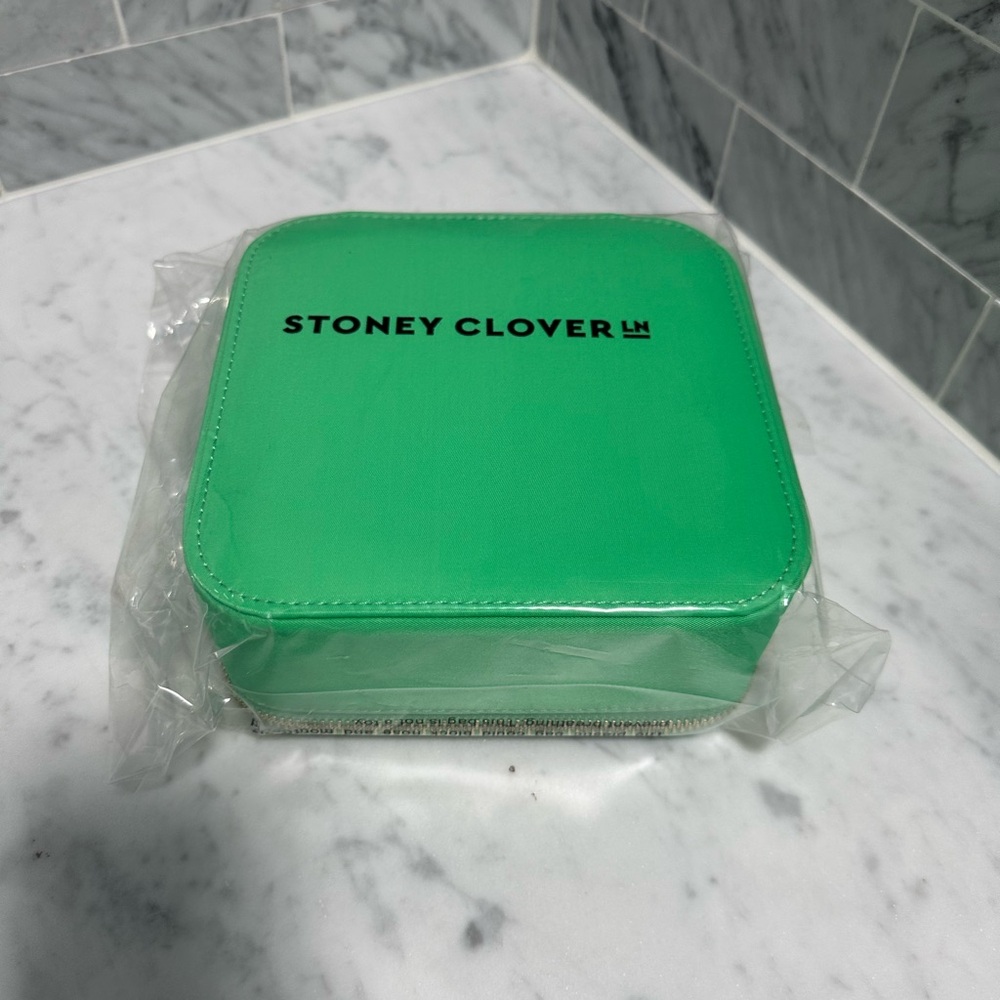 Stoney clover travel case in avocado